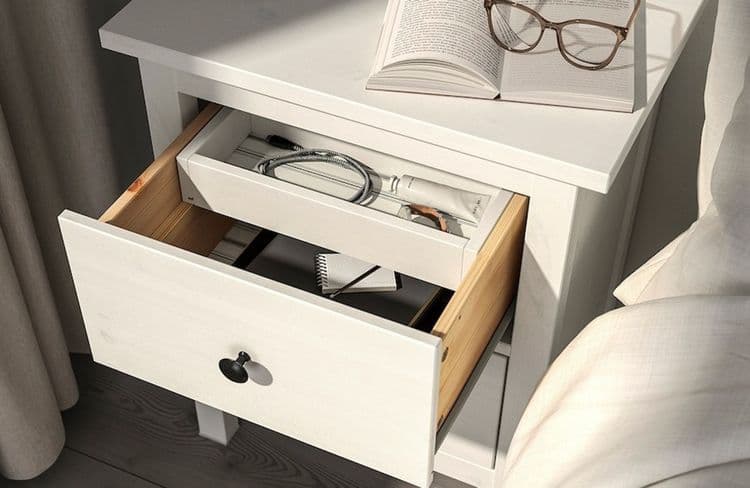 IKEA hack : comment donner un look campagne chic à un petit meuble ?