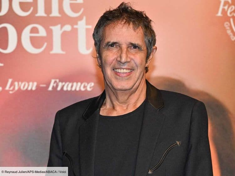 "Patrick Dewaere avait décidé de couper le lien" : Julien Clerc révèle pourquoi il a immédiatement considéré Angèle Herry comme sa fille
