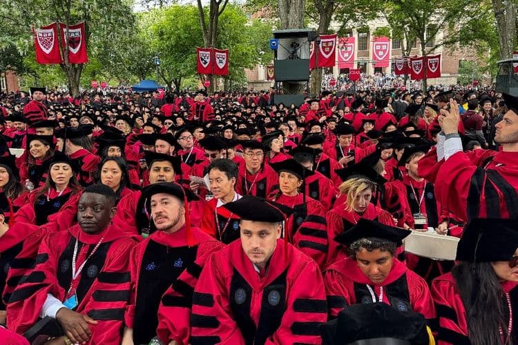 Harvard: une juge va bloquer la décision de Trump sur les étudiants étrangers