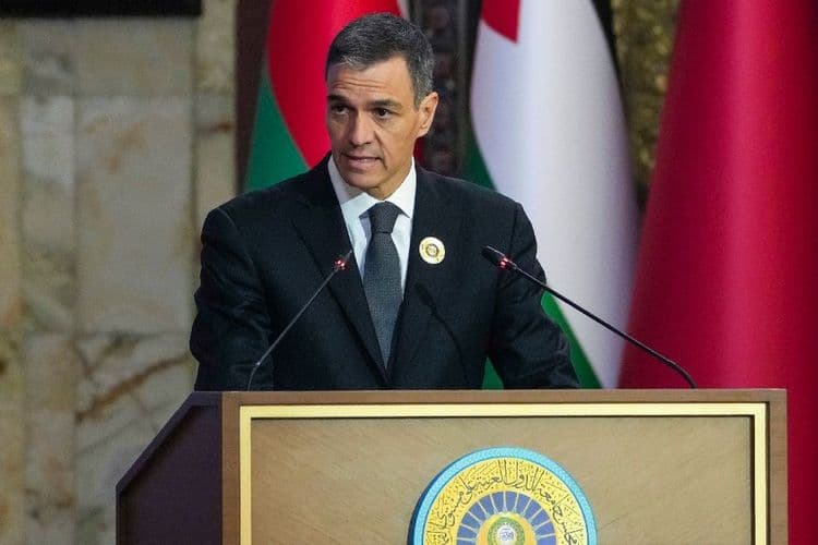 Au sommet arabe, l'Espagne veut faire pression sur Israël pour "arrêter le massacre" à Gaza
