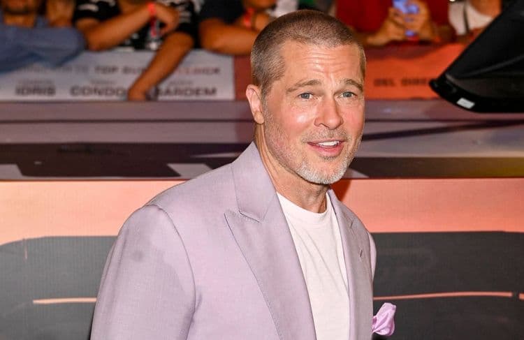 À 61 ans, Brad Pitt renoue avec la boule à zéro