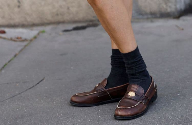 Les mocassins marrons sont le must have de l’automne