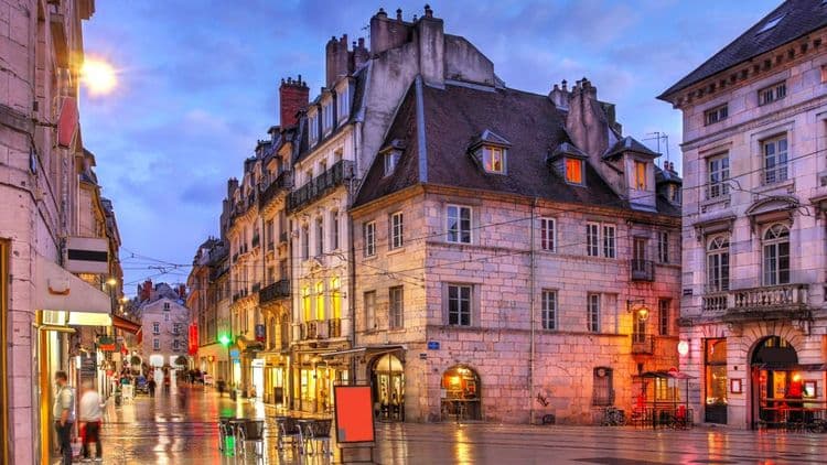 Immobilier à Besançon : les prix légèrement en baisse en avril 2025