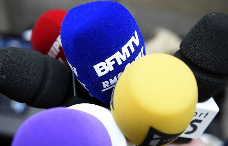 Les matinales politiques, une compétition acharnée entre radios et télés