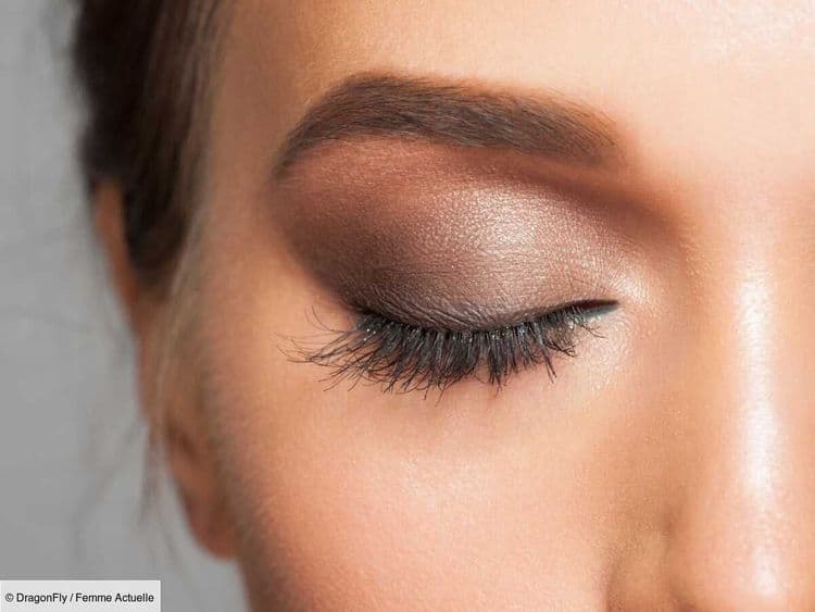 Vous avez oublié votre trousse de pinceaux ? Voici la technique imparable pour réaliser un smoky eyes parfait facilement et rapidement