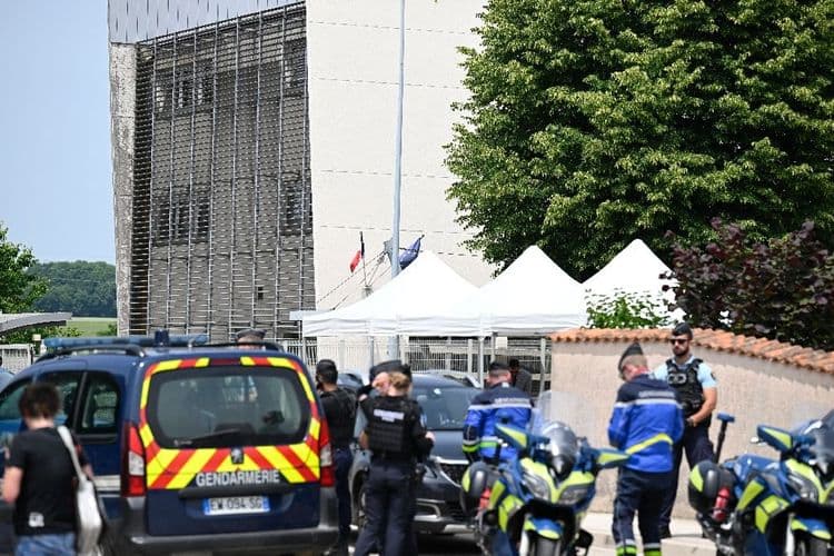 Haute-Marne: des actions promises après la mort d'une surveillante poignardée