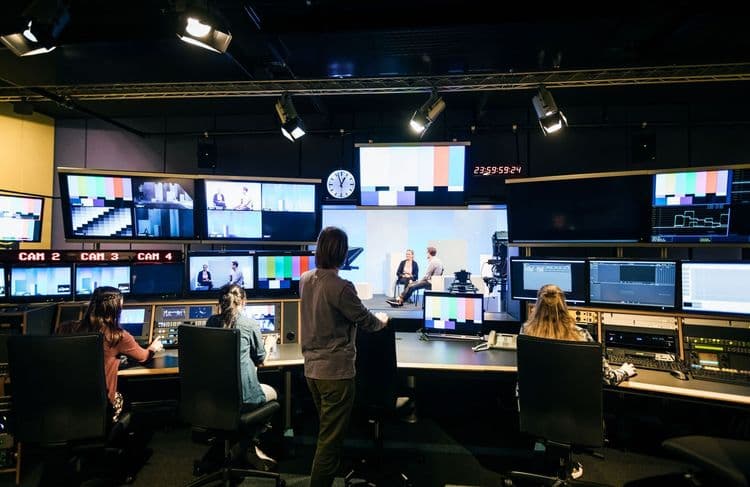 Parité à la télé et à la radio : le temps de parole des femmes toujours inférieur à celui des hommes