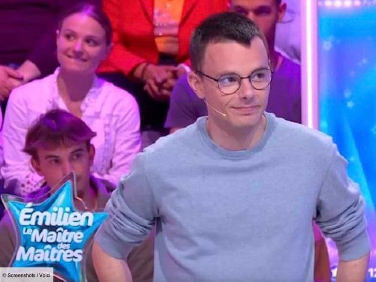 "Ce n'est pas le même jeu" : Julien Lepers aurait aimé voir Emilien dans Questions pour un champion, un jeu "plus difficile et exigeant" que Les 12 Coups de midi