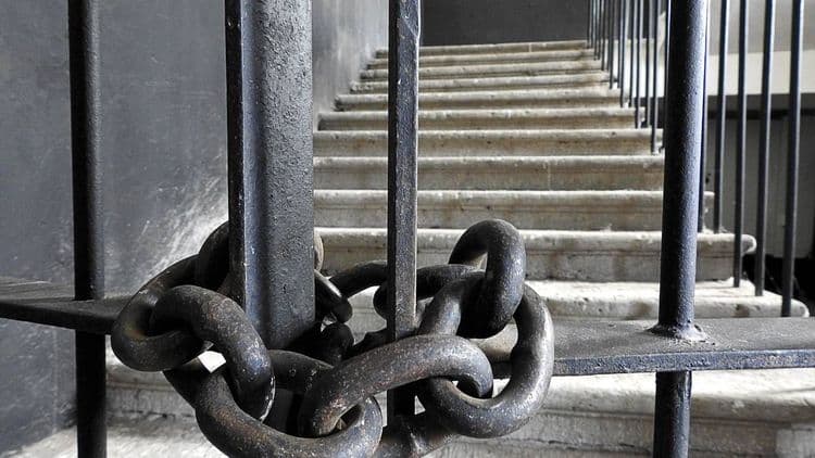 Frais cachés de l'assurance vie, placements à 6% d'intérêt... Les 5 infos argent 2024 à (re)lire