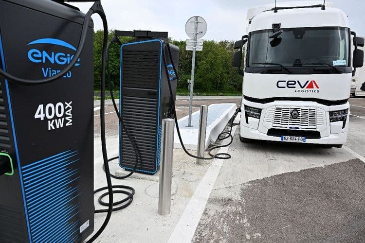 Des stations-relais pour camions électriques, une solution pour décarboner le transport routier
