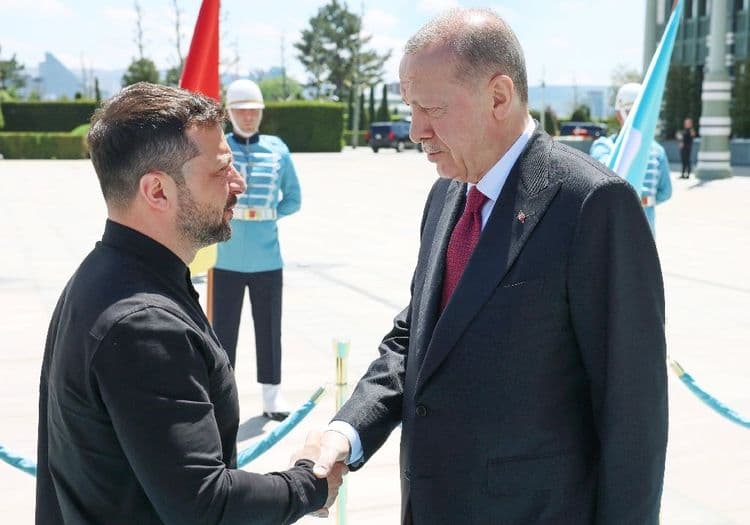 Échanges d'insultes entre Ukrainiens et Russes avant les pourparlers attendus à Istanbul