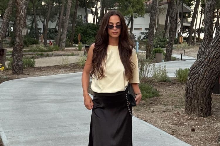 Jupe longe et sandales, le combo chic de l’été en 3 looks de défilé à reproduire facilement
