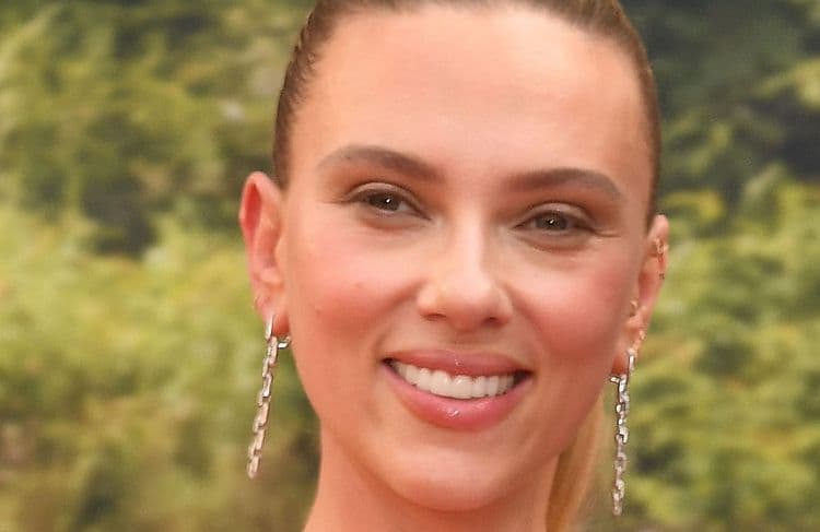 Le secret de la queue-de-cheval de Scarlett Johansson ? Ce détail qu’on va toutes copier