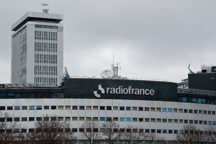 Fusion de l'audiovisuel public: l'examen de la réforme contestée est repoussé