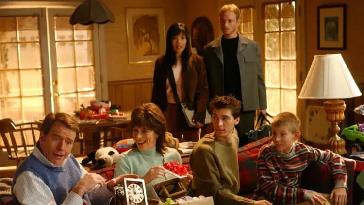 Bryan Cranston annonce son retour nu dans le reboot d’une série culte