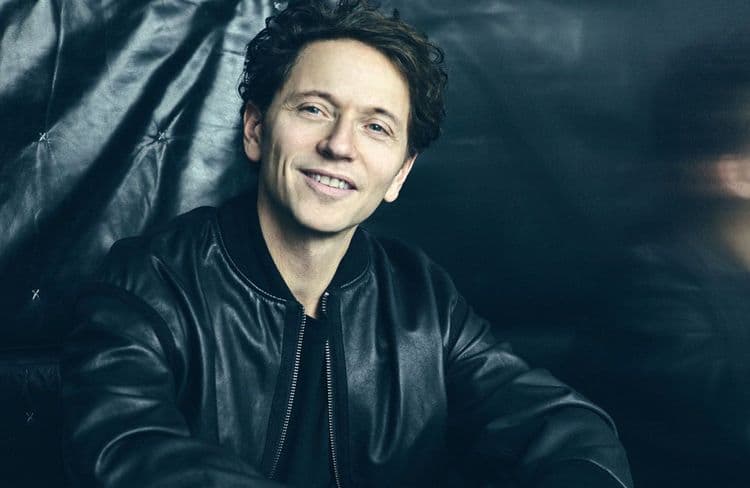 Raphaël : « J'ai peut-être écrit une cinquantaine de chansons pour ma femme »