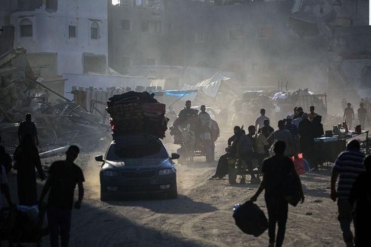 Bombardements sur la bande de Gaza, des milliers de Palestiniens fuient dans le sud