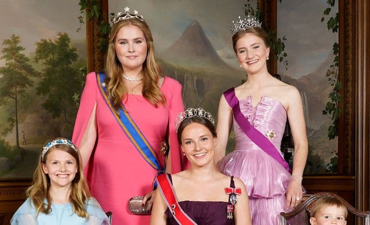 Amitié, confidences… Ce groupe Whatsapp secret qui réunit les princesses d’Europe