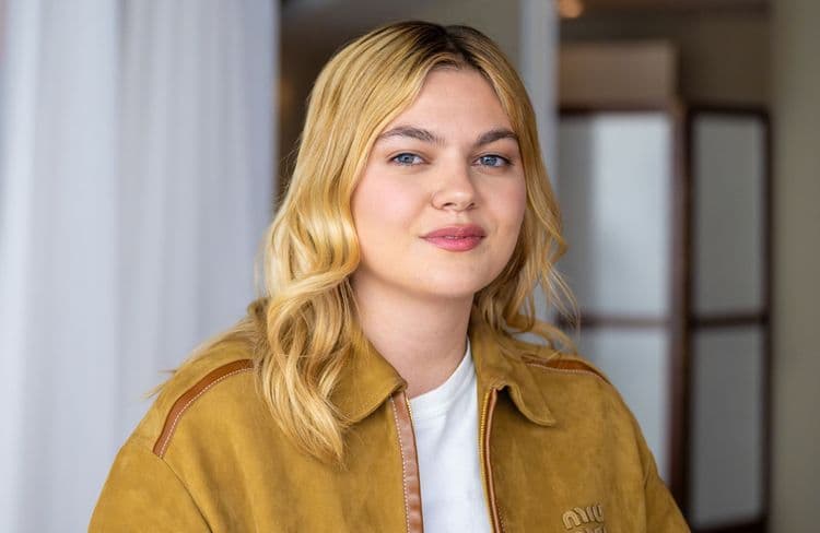 Louane dévoile des photos inédites de sa mère et de sa fille Esmée à quelques heures de l’Eurovision