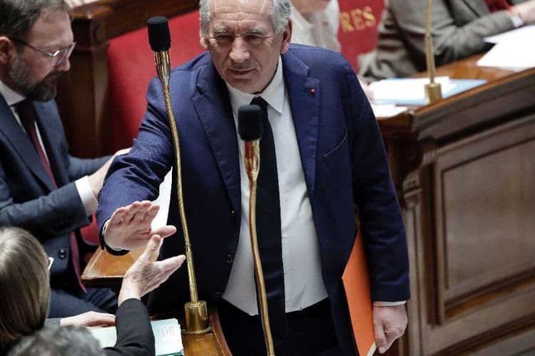 Les députés PS quittent l'hémicycle en plein examen de leur motion de censure