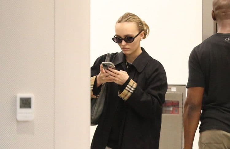 Lily Rose Depp ose le combo jogging et mocassins