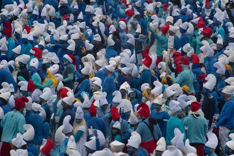 Les Schtroumpfs envahissent Landerneau pour une nouvelle tentative de record du monde