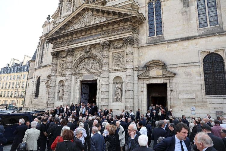 Le Conseil de Paris rend hommage à l'ancien maire de droite Jean Tiberi