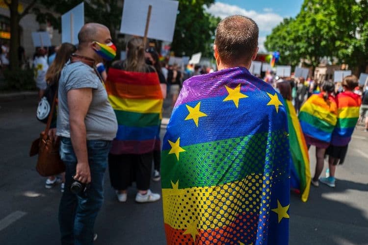 Un million d'Européens appellent à interdire les "thérapies" de conversion contre les LGBT+