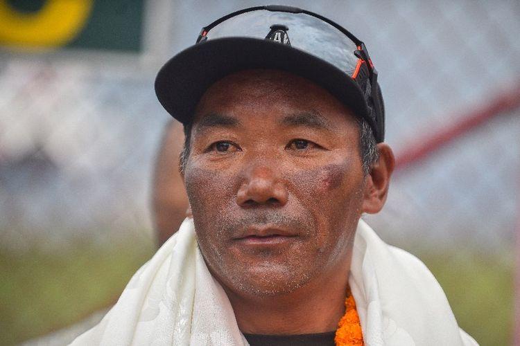 Au Népal, le "Monsieur Everest" atteint le sommet pour la 29e fois, un record