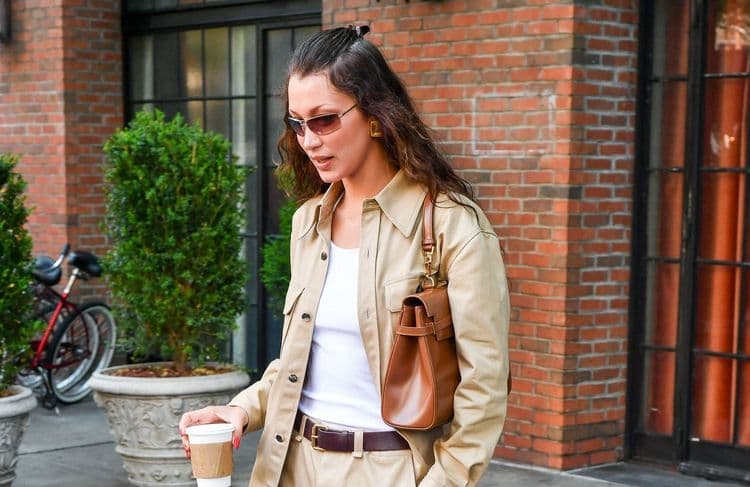 Bella Hadid : son astuce pour adopter l’esthétique « Old Money »