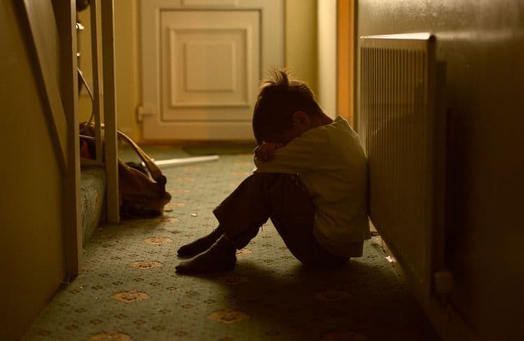 L'édito de ELLE : Enfants maltraités, la culture du silence