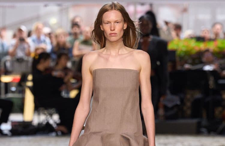 Repéré sur les podiums, voici le nouveau costume élégant de l’été