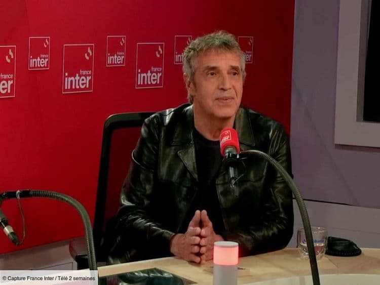"Pas un jour où je ne pense pas à eux" : Julien Clerc se confie sur la mort de son frère Gérard Leclerc et de ses parents