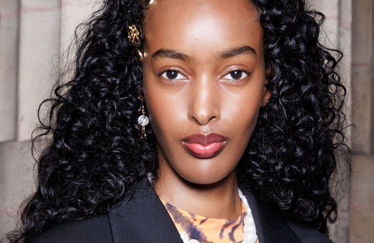 Qu’est-ce que l’Humidity Skin, cette nouvelle tendance skincare qui pourrait bien détrôner la Glass Skin ?