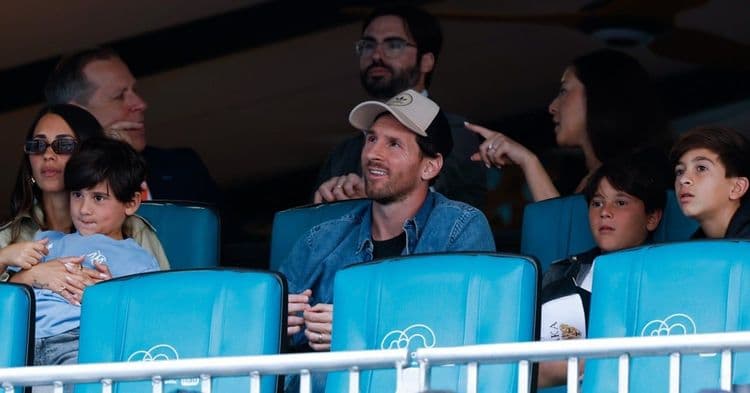 Djokovic prend un coup de pression par le fils de Messi