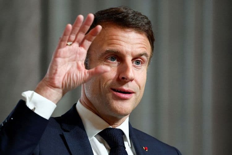 Législatives: Macron exclut de démissionner "quel que soit le résultat"