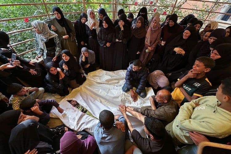 Israël pilonne Gaza après l'annonce d'une reprise limitée de l'aide humanitaire