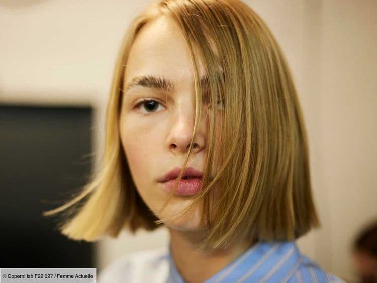 Voici la coiffure la plus tendance pour attacher votre carré cet été - et c'est très facile à réaliser