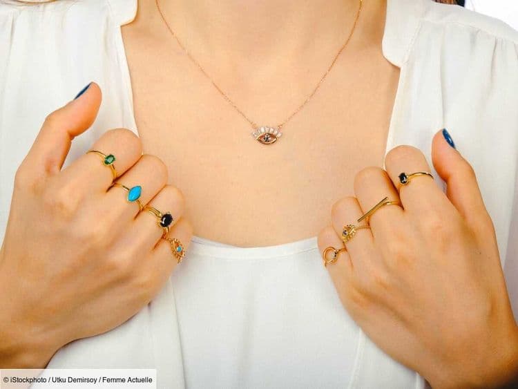 Bijoux dorés : les 5 couleurs de vêtements qui vont le mieux avec vos accessoires