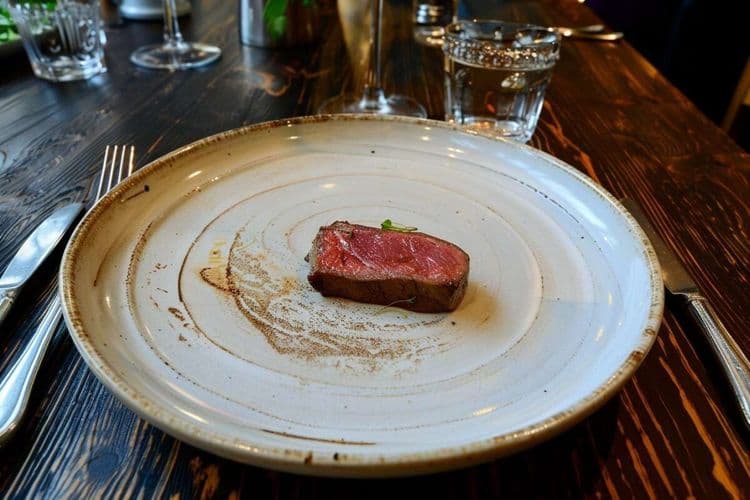 Dînez dans un ancien wagon de l’Orient Express : le restaurant le plus insolite de Paris