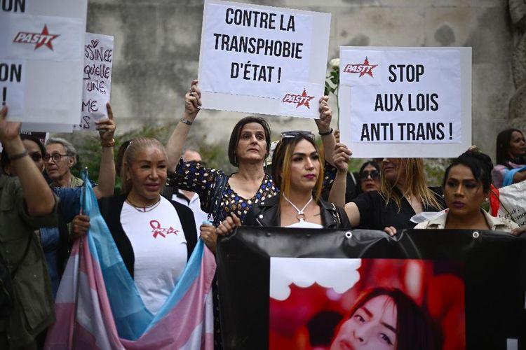 Rassemblement en hommage à une femme transgenre tuée à Paris
