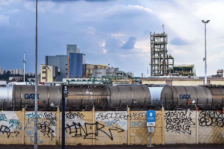"Polluants éternels": la Métropole de Lyon attaque Arkema et Daikin au civil