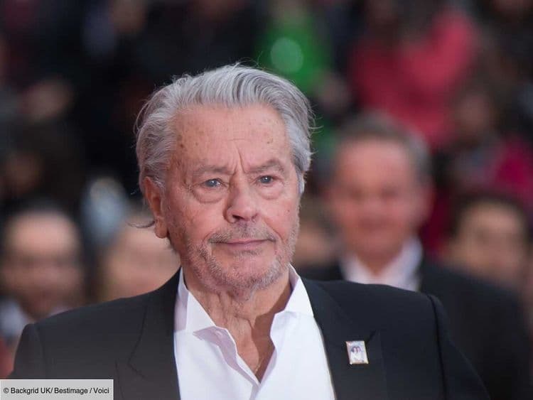 Alain Delon père d'une "fille illégitime" ? Ces confidences jusqu'alors tenues secrètes qu'il aurait faites à ses proches !