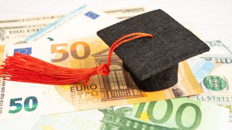 Bac 2025 : voici les banques qui proposent jusqu'à 240 euros aux nouveaux bacheliers