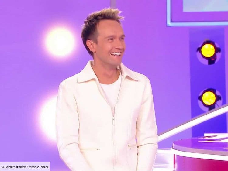 Tout le monde veut prendre sa place : Cyril Féraud taquine Joël sur la demande en mariage atypique de son épouse (ZAPTV)