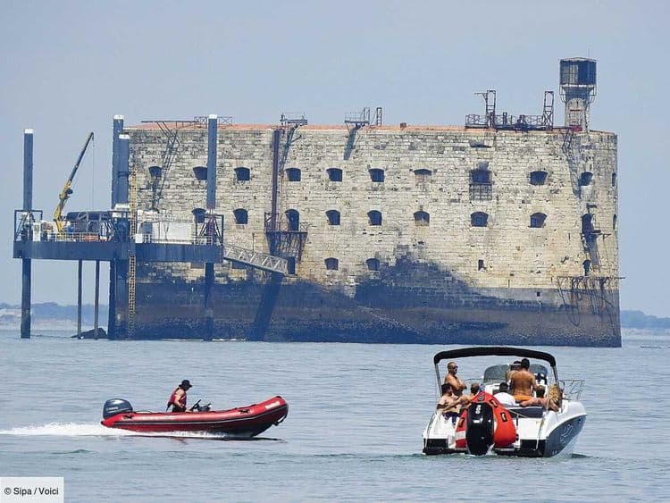 Enquête à Fort Boyard : un policier de 23 ans est mort, la jambe sectionnée par l’hélice de son bateau