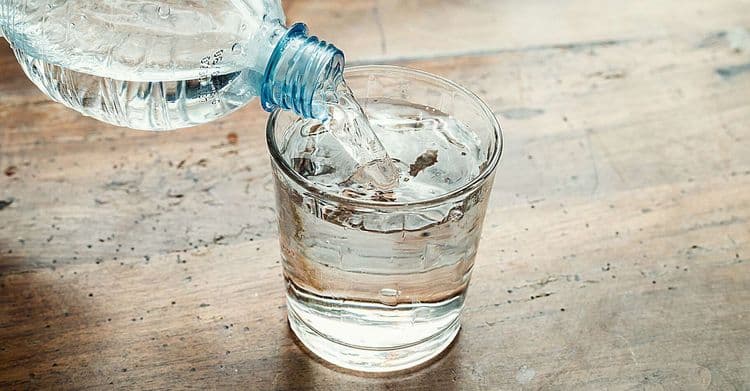 Cette astuce simple permet d’éliminer les microplastiques de votre eau