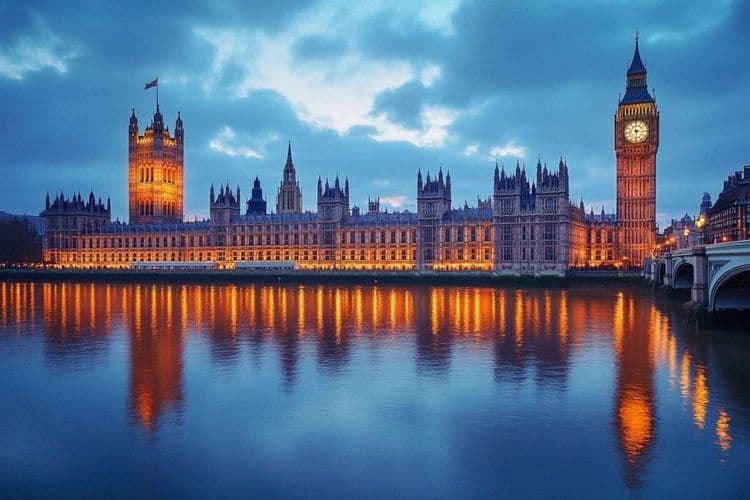 L’émotion submerge la ministre des Finances lors d’un discours au Parlement britannique