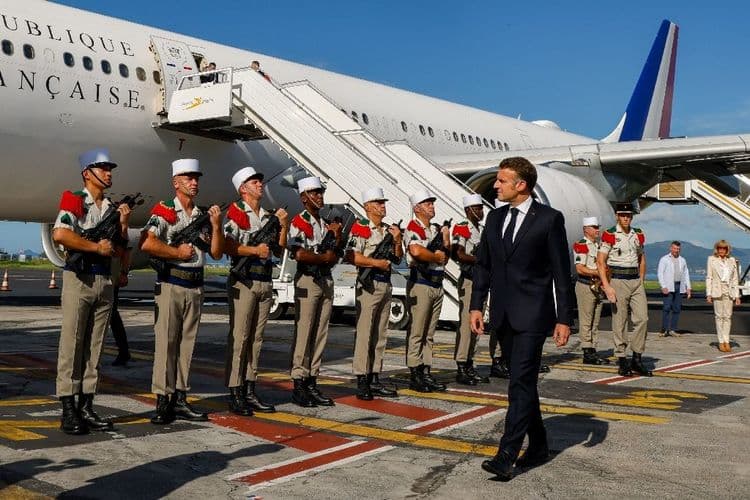 Macron à La Réunion pour faire le point sur le chikungunya et les dégâts du cyclone Garance