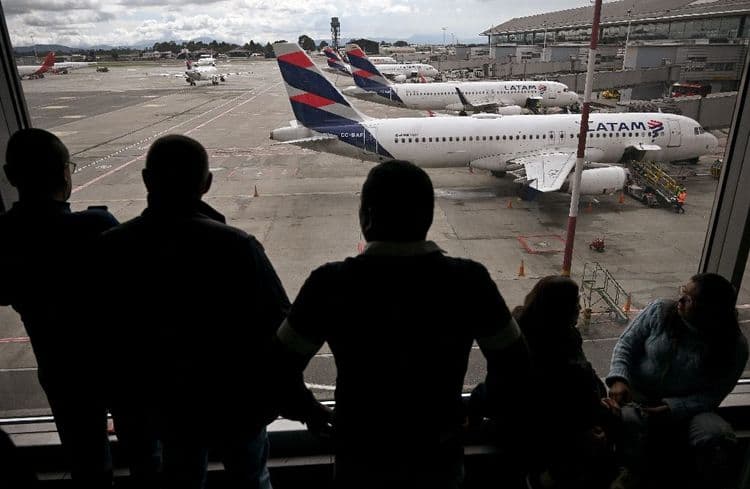Le Venezuela suspend les vols avec la Colombie, dénonçant l'infiltration de "mercenaires"